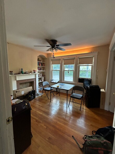 Living Room - 2207 Grandview Ave
