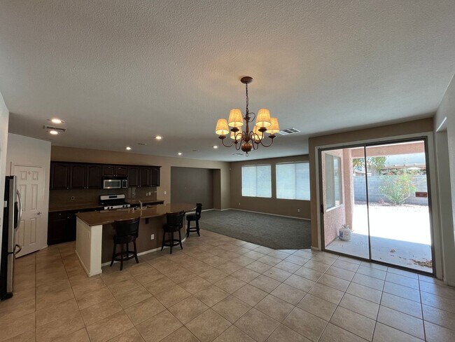 Building Photo - Large single story house for rent