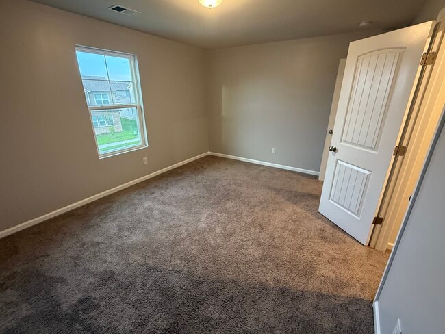 Building Photo - 2136 Postings Pt