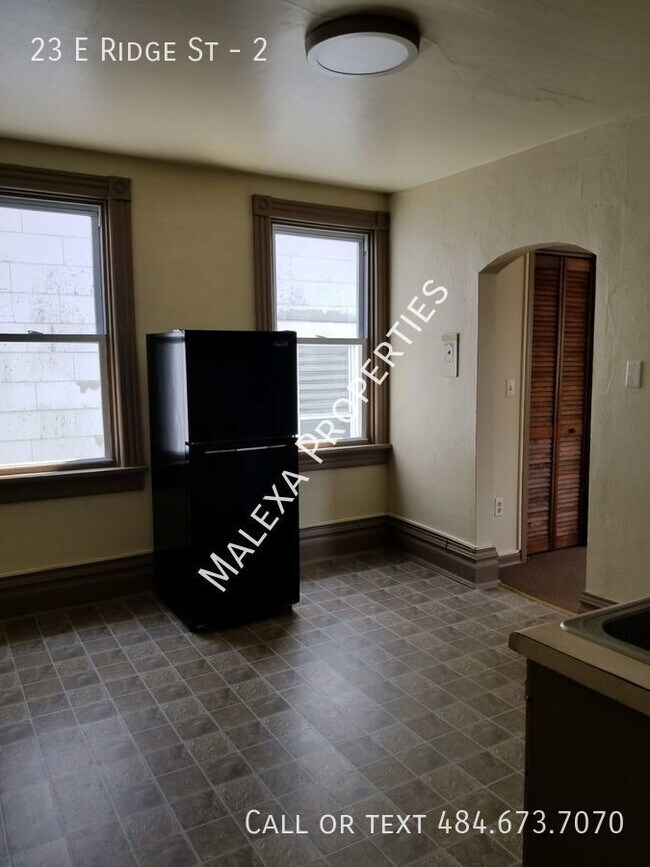 Building Photo - 23 E Ridge St