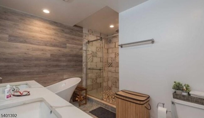 Building Photo - 34 Heights Ave