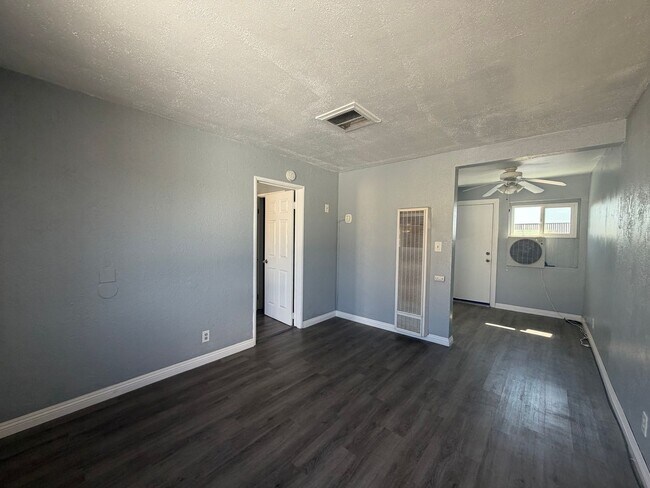 Building Photo - P156
