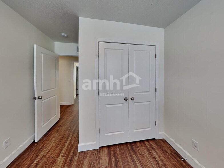 Building Photo - 6082 S Jordan Pkwy W