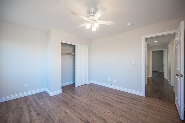 Building Photo - Beautiful 4 Bedroom 2.5 bath Home in the Southwest!