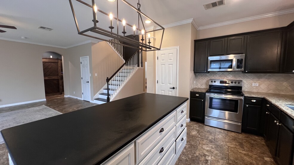 Open concept - 18439 Rogers Bend