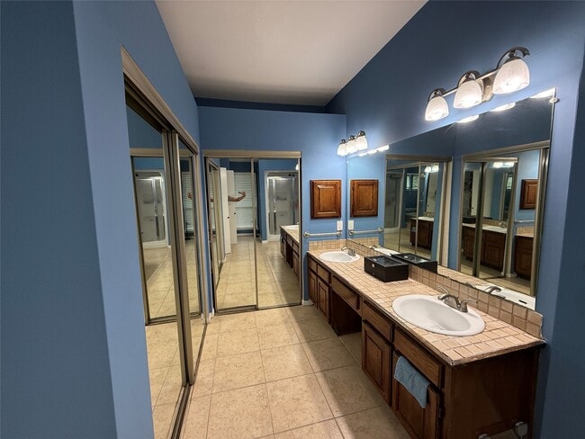 Building Photo - 12822 Skyknoll Ln