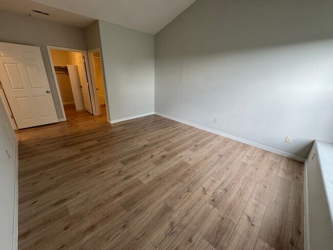 Building Photo - Spacious Condo in the Heart of Aurora
