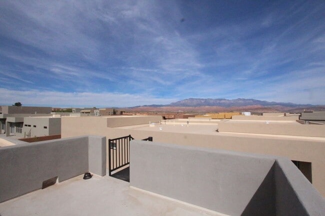 Building Photo - Move in Ready - Sand Hollow and Dunes Retreat