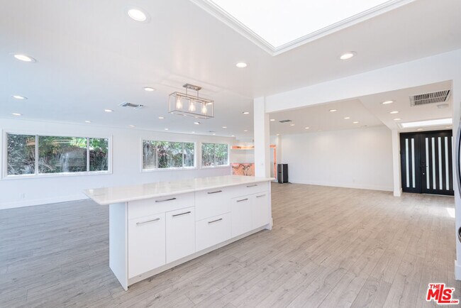 Building Photo - 3650 Sapphire Dr