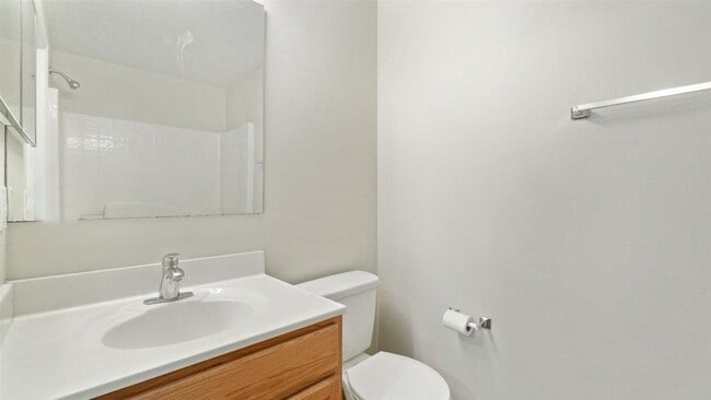Building Photo - 494 Paigo St SE