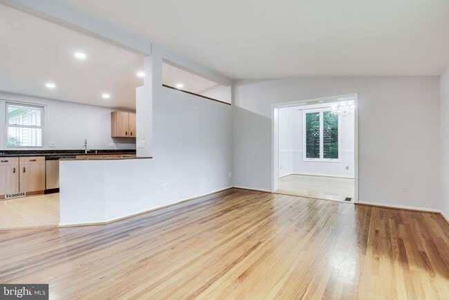 Building Photo - 6525 Byrnes Dr