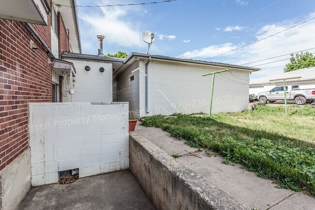 Building Photo - 1606 N Estrella Ave