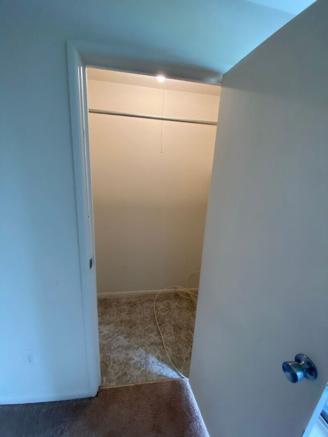 Building Photo - Lovely One Bedroom Apartment in Mount Joy!