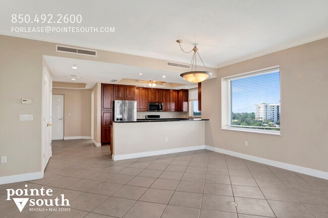 Building Photo - 608 Lost 701C