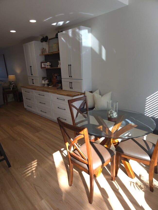 Building Photo - 1000 Mallery St Ext