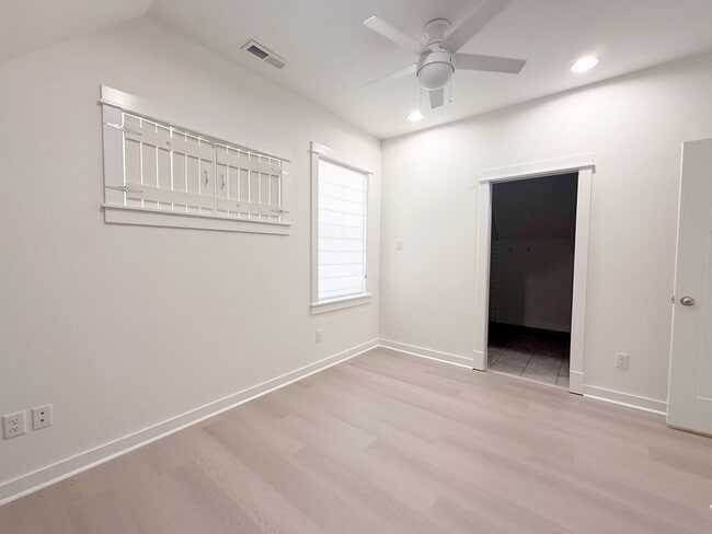 Building Photo - Pet-Friendly 3-Bedroom Home with Bright, Airy Coastal Style