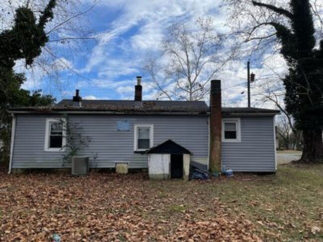 Building Photo - 3 bed 1 bath house in Richmond