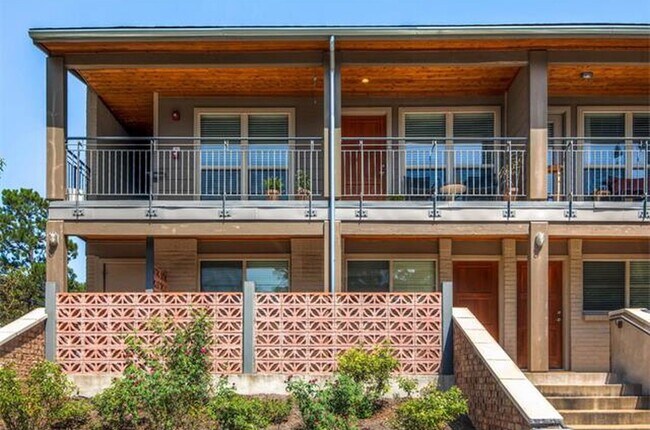 Primary Photo - 1115 W 10th St