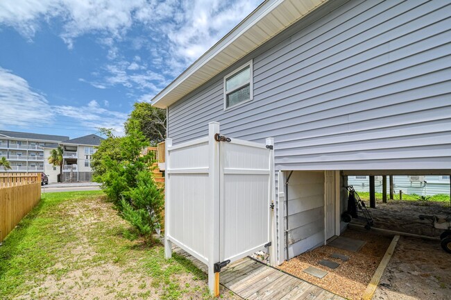 Building Photo - FURNISHED OFF-SEASON RENTAL AVAILABLE STAR...