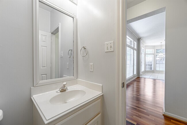 Building Photo - 5211 High Glen Ct