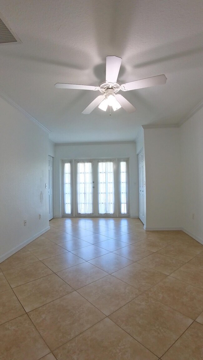 Building Photo - 1000 Palm Trail