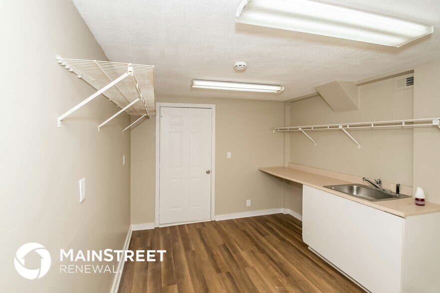 Building Photo - 624 Lisa Ln