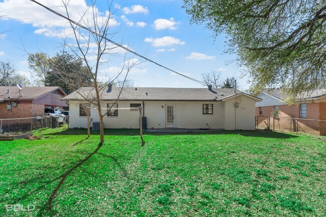 Building Photo - 1419 Teekell St