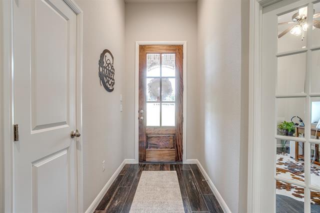 Building Photo - 404 Lacey Oak Ct