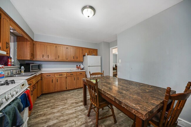 Building Photo - 8837 S Talman Ave