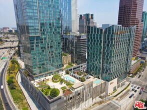 Building Photo - 889 Francisco St