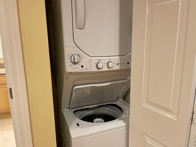 Building Photo - 20 Webster St