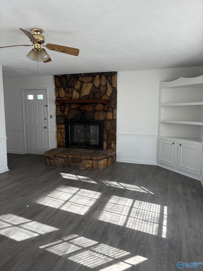 Building Photo - 14892 Smith Dr