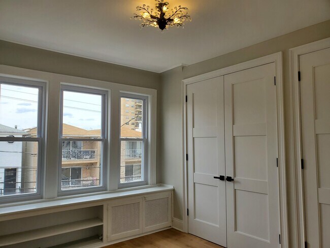 Building Photo - 69 70th St
