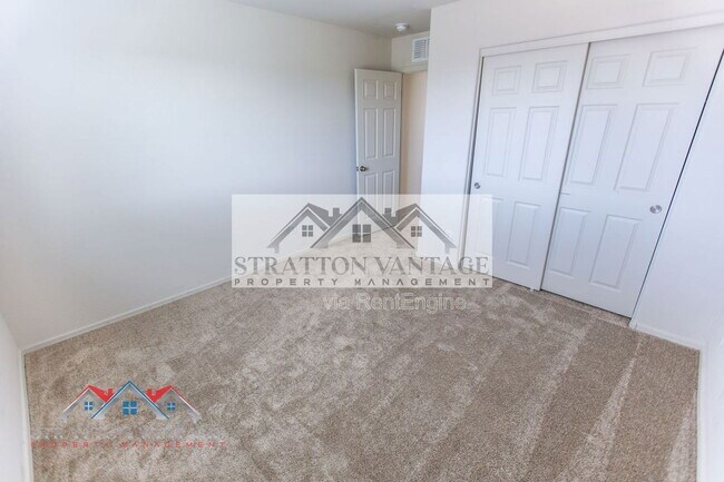 Building Photo - 43620 W Mescal Dr