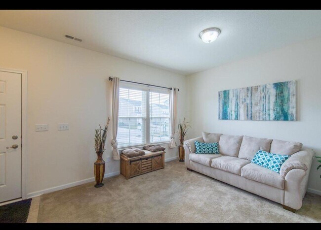 Building Photo - 6143 Brandon Dr