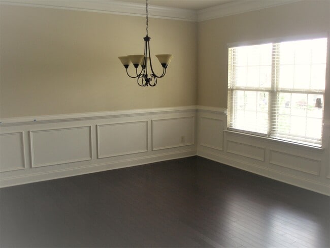 Building Photo - 3645 Fallen Oak Ln