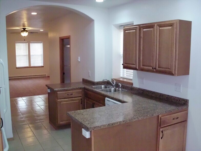 Building Photo - 1303 E 2nd St