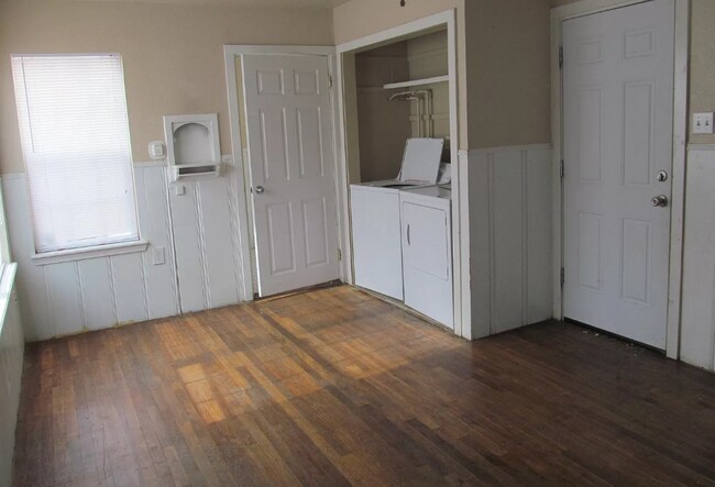 Building Photo - 1315 Sheldon St