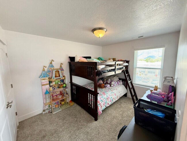Building Photo - 1780 W Torlundy Dr
