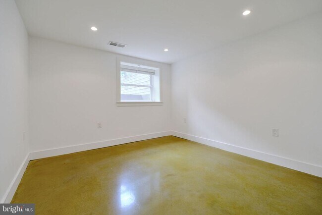 Building Photo - 1239 Simms Pl NE