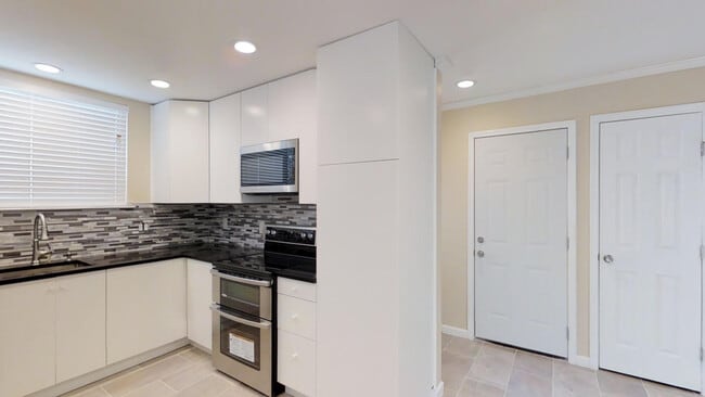 Building Photo - Cozy home by Fort Hood Airfield FULLY REMO...