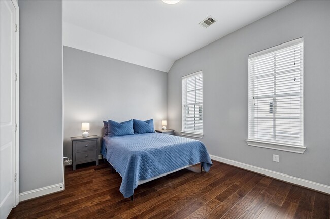 Building Photo - 1242 W 23rd St