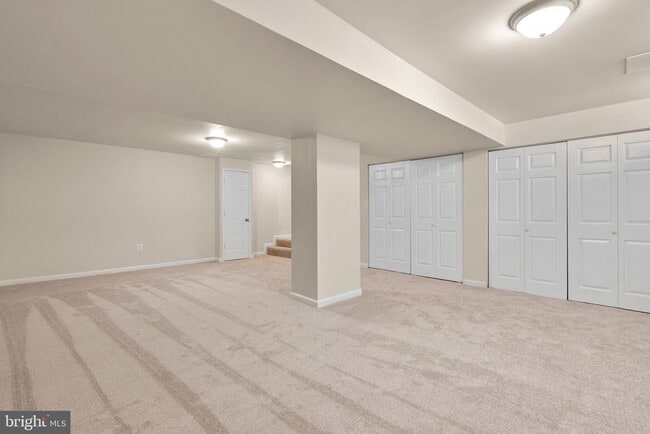 Building Photo - 13 Dinsdale Ct