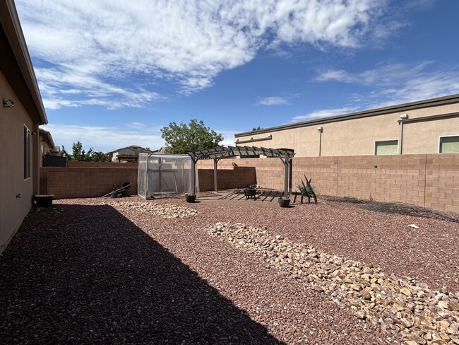 Building Photo - 7115 Vista Terraza Dr NW