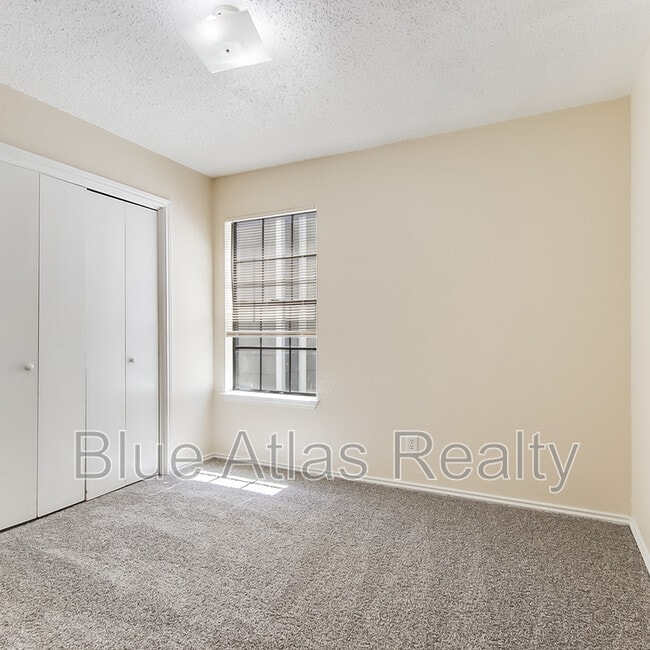 Building Photo - 8133 Foxfire Ln