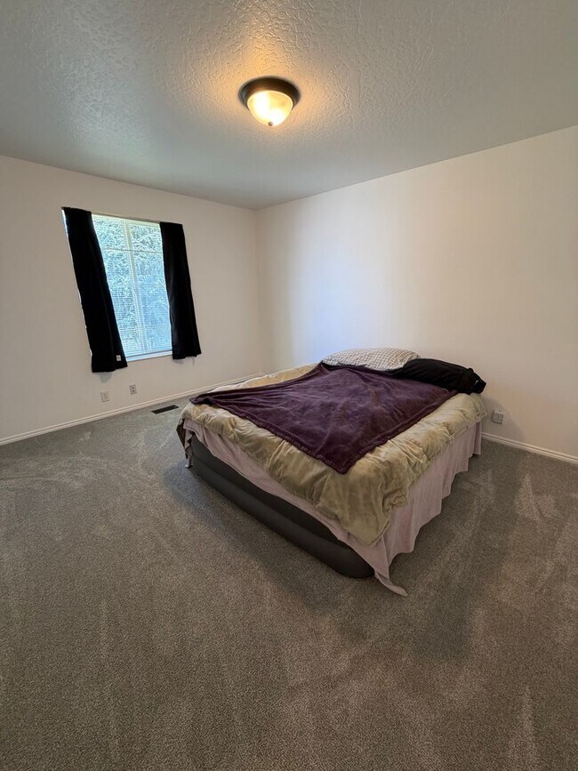 Building Photo - Gorgeous South Jordan Home!!!