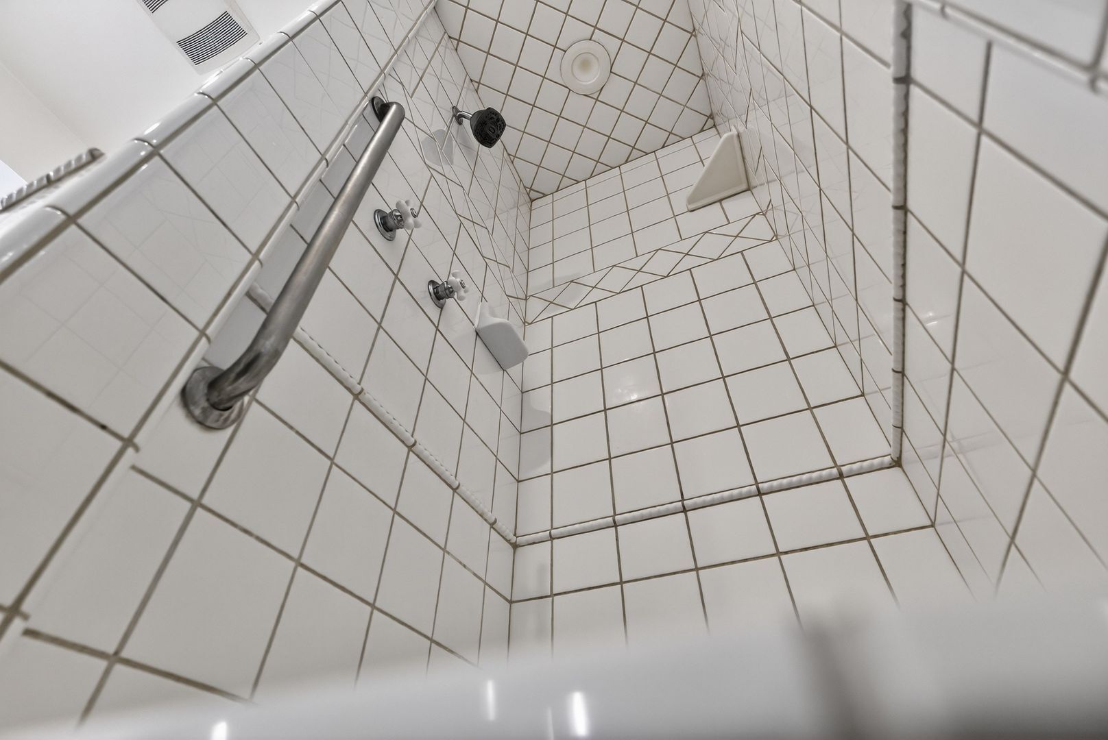 Building Photo - 242 Claremont Ave