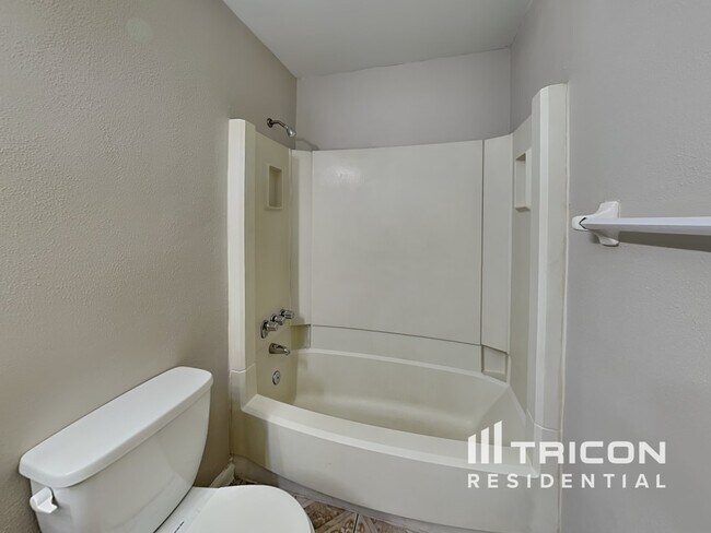 Building Photo - 8234 Vassar Cir