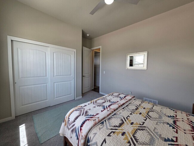 Building Photo - 5 Bed 4 Bath Home In Flying Horse North!!