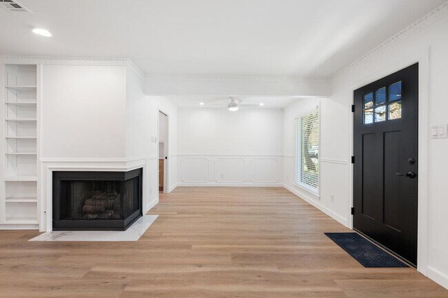 Building Photo - 7201 Chimney Corners